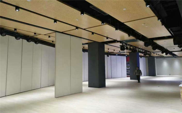 22厚實木運動地板造價是的多少?