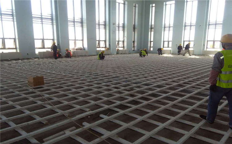 松木風雨操場運動地板施工技術(shù)方案
