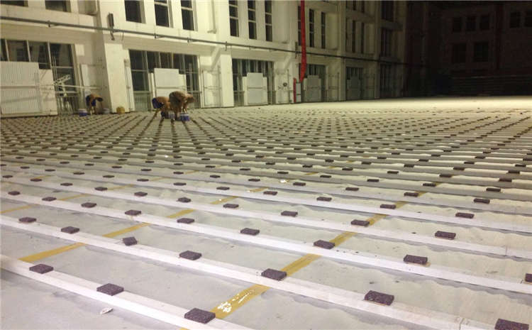 俄勒岡松羽毛球館木地板怎么翻新？