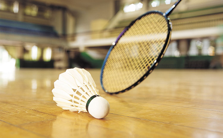 學校風雨操場地板多少錢一平米？